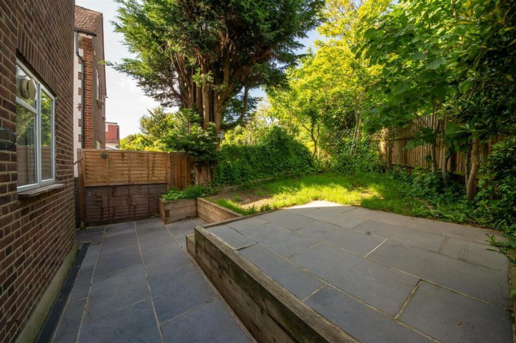 Vibrant & Stylish Mill Hill East Pad Leilighet Hendon Eksteriør bilde
